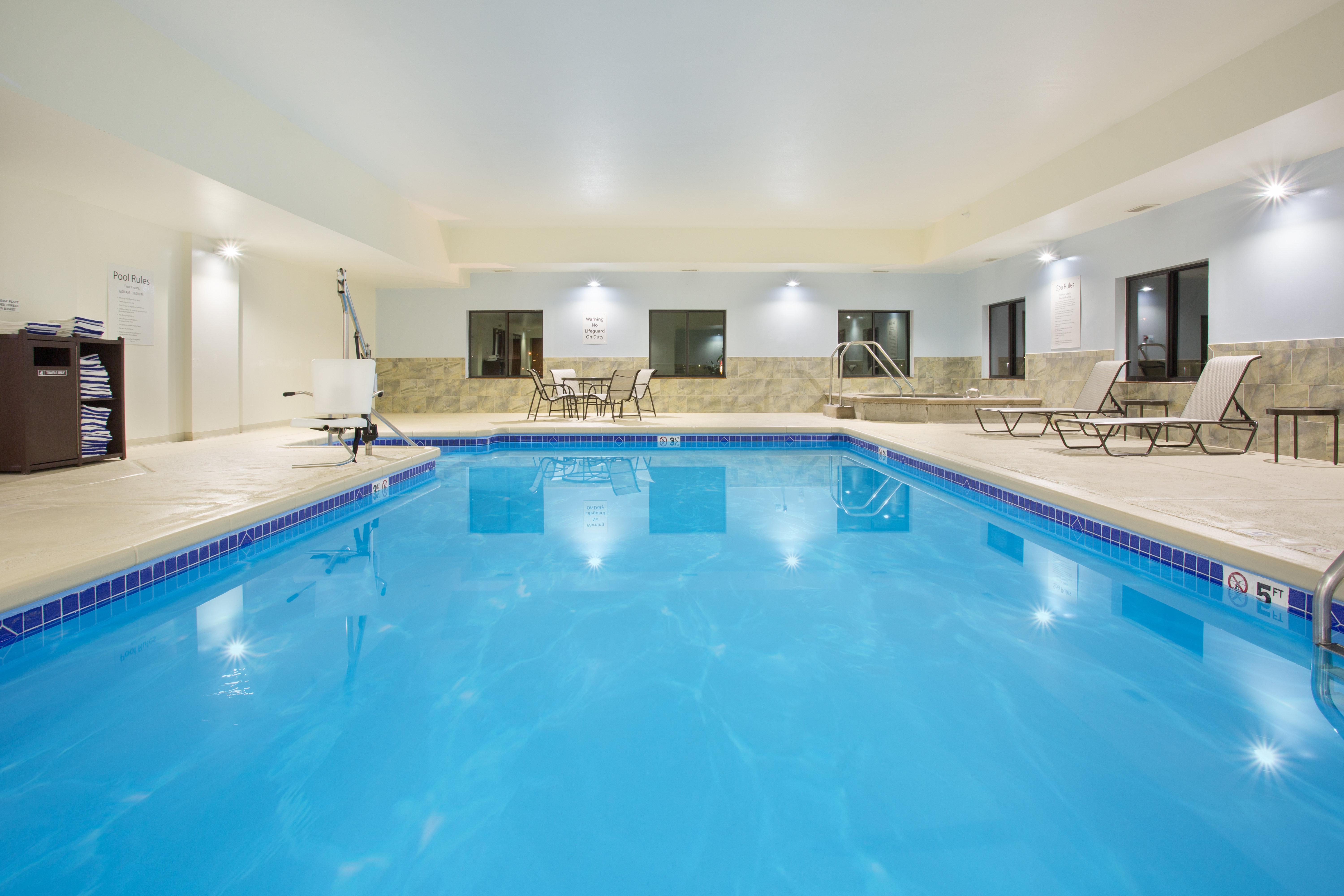 Holiday Inn Express Hotel & Suites Concordia Us 81 By Ihg Extérieur photo