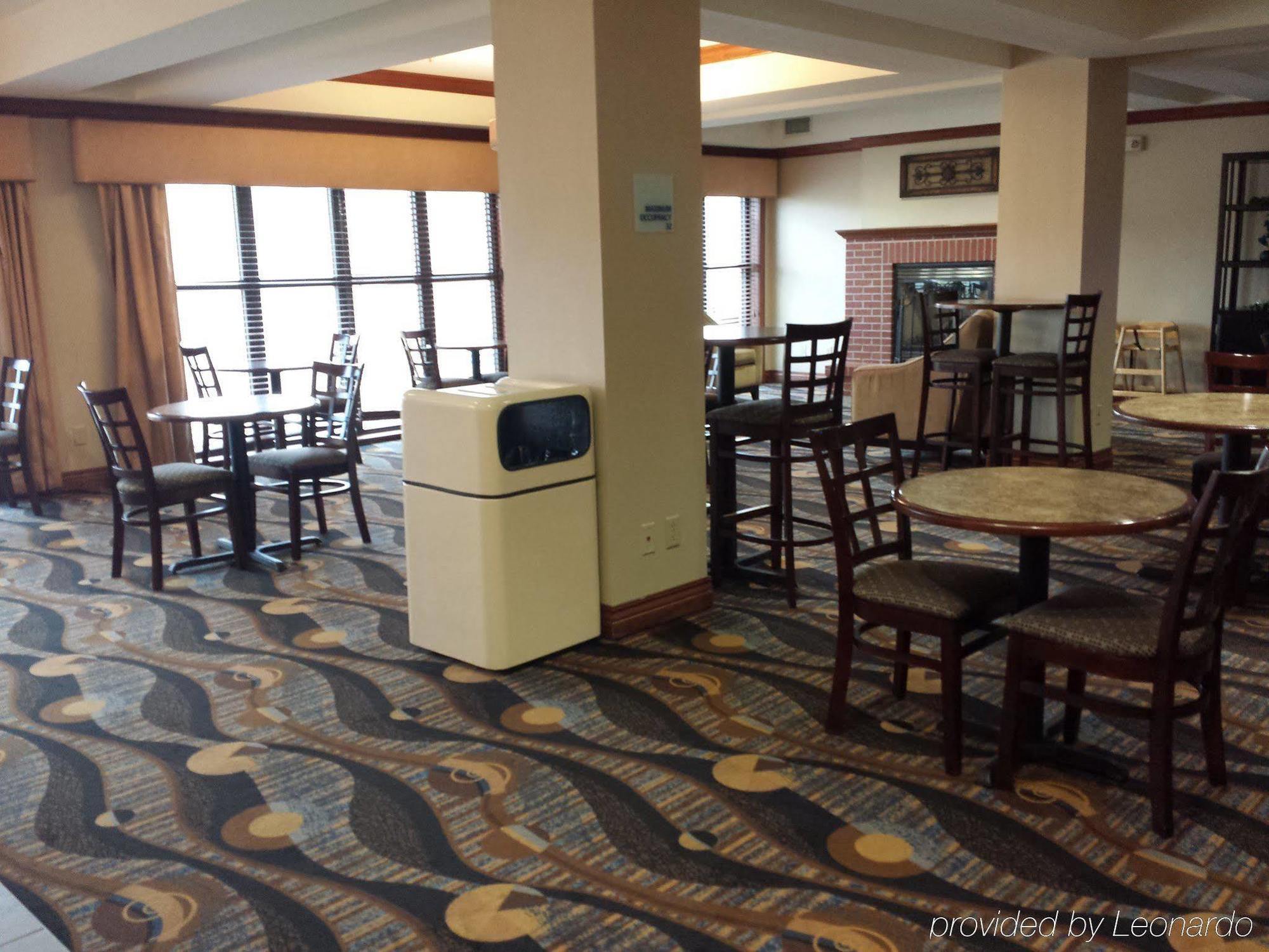 Holiday Inn Express Hotel & Suites Concordia Us 81 By Ihg Extérieur photo