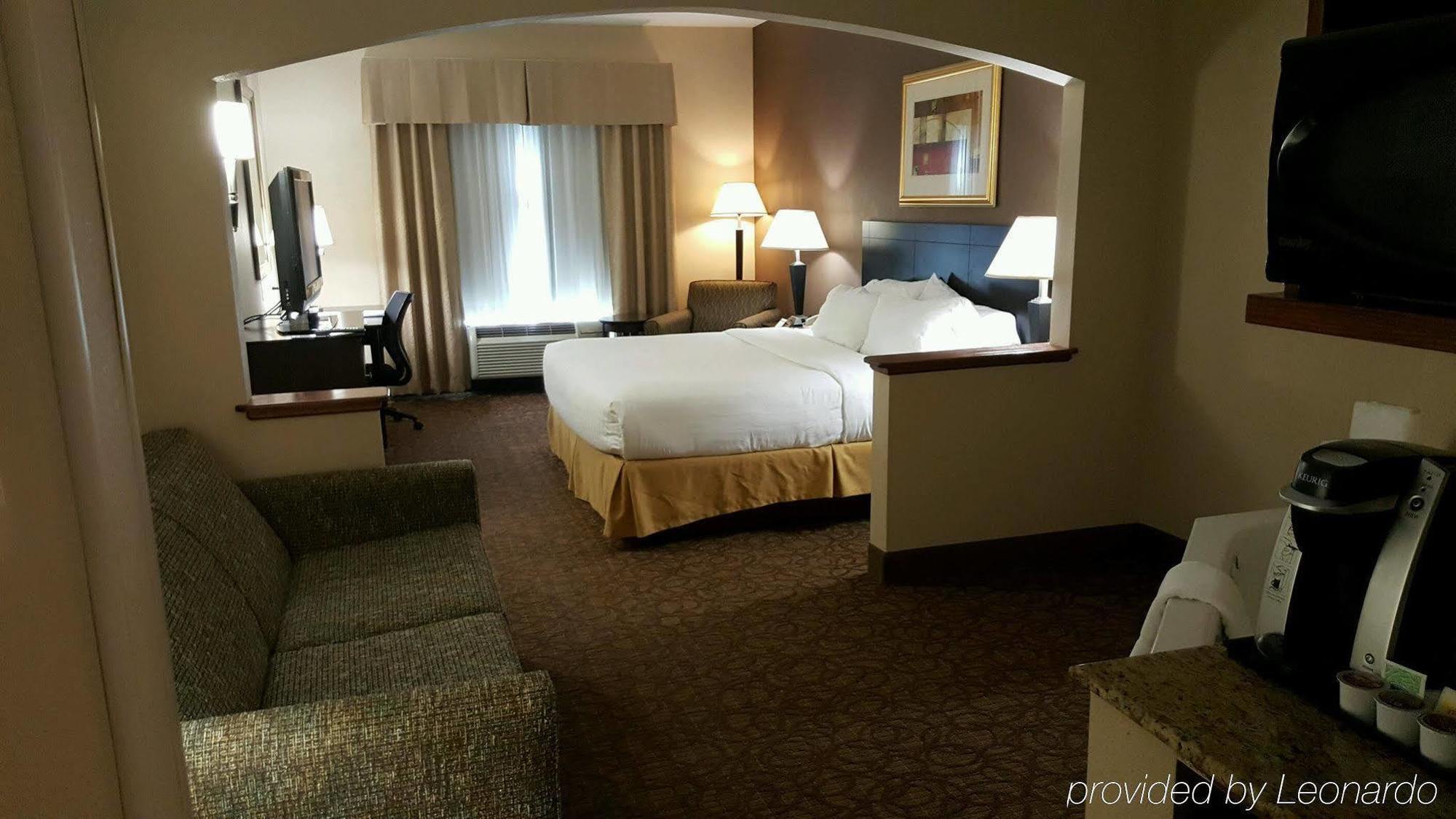 Holiday Inn Express Hotel & Suites Concordia Us 81 By Ihg Extérieur photo